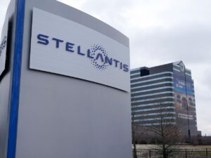 Stellantis ने 400 Employees को Call पर नौकरी से निकाला: company ने ऐसा क्यों किया