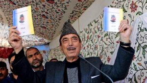 Ghulam Nabi Azad का Rahul Gandhi पर हमला: 'अल्पसंख्यक बहुल राज्यों में शरण लेना चाहते हैं'