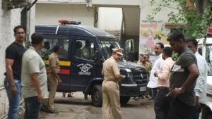 Pune Porsche Accident: 3 लाख रुपये दिए गए बच्चे के रक्त परीक्षण के लिए, Hospital के Peon को गिरफ्तार किया गया |