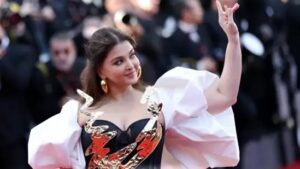 Aishwarya-Rai-walks-the-red-carpet-at-Cannes-Film-Festival-2024-on-Thursday